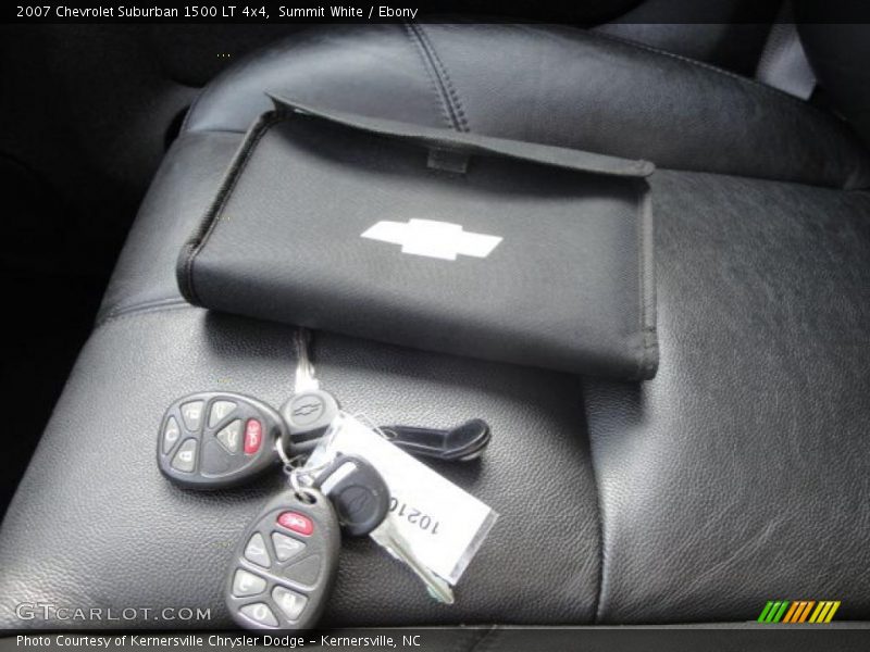 Summit White / Ebony 2007 Chevrolet Suburban 1500 LT 4x4