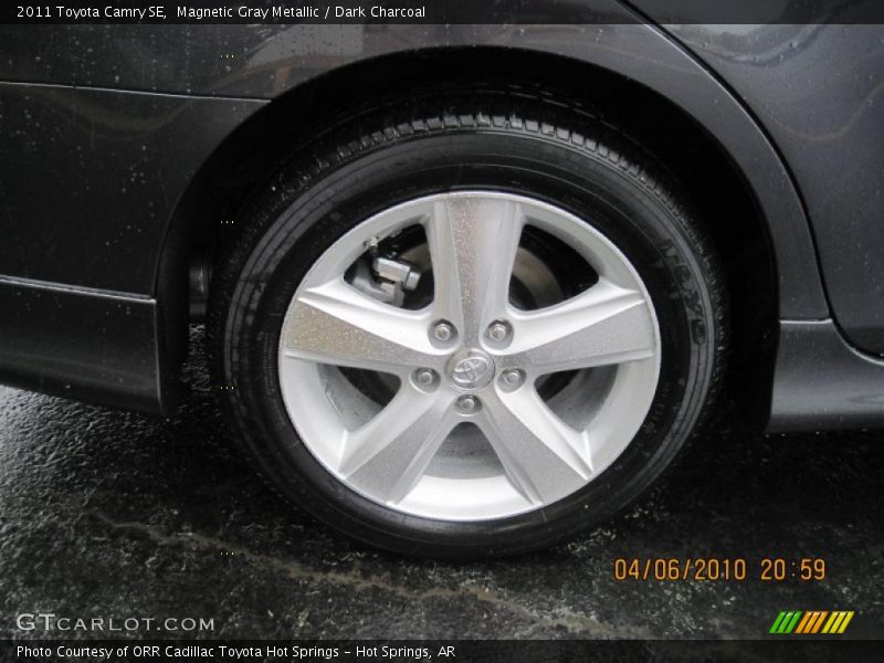Magnetic Gray Metallic / Dark Charcoal 2011 Toyota Camry SE