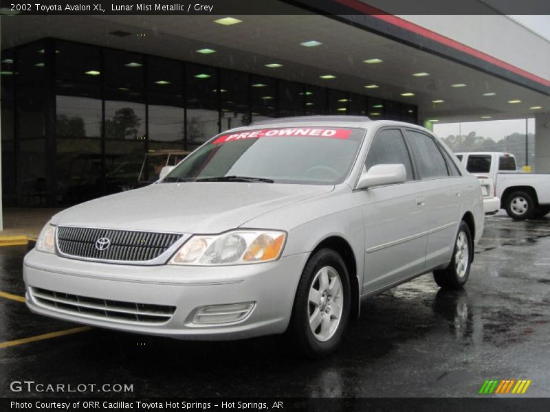 Lunar Mist Metallic / Grey 2002 Toyota Avalon XL