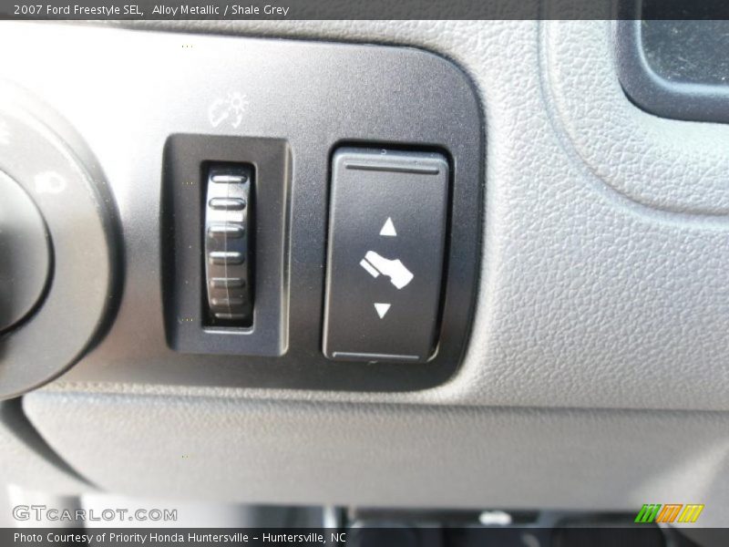 Alloy Metallic / Shale Grey 2007 Ford Freestyle SEL