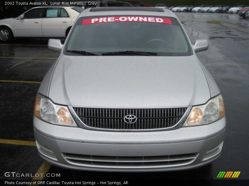 Lunar Mist Metallic / Grey 2002 Toyota Avalon XL