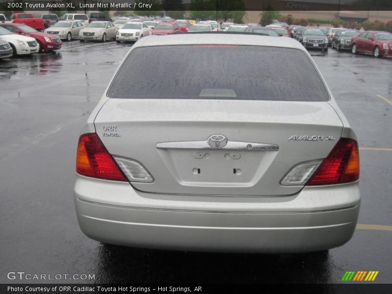 Lunar Mist Metallic / Grey 2002 Toyota Avalon XL