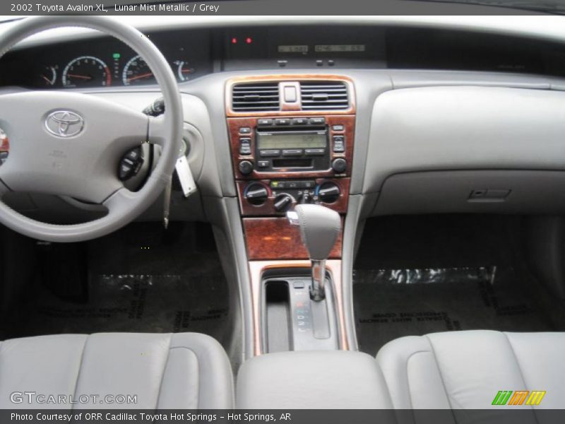 Lunar Mist Metallic / Grey 2002 Toyota Avalon XL