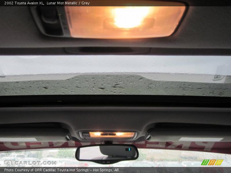 Lunar Mist Metallic / Grey 2002 Toyota Avalon XL