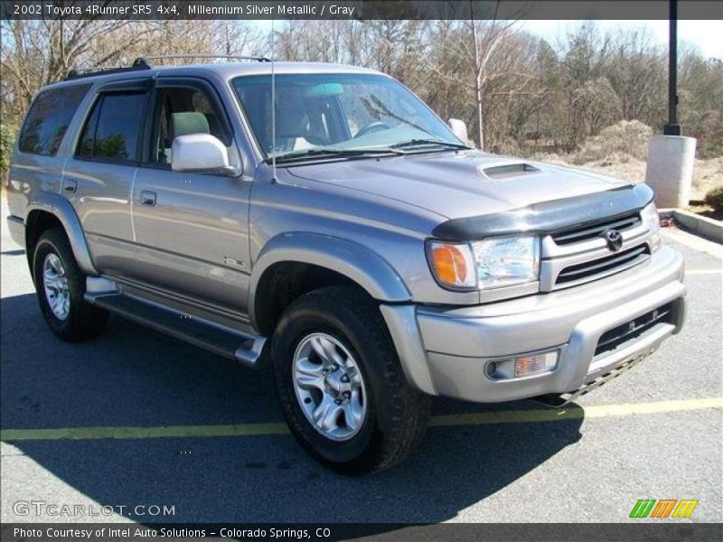 Millennium Silver Metallic / Gray 2002 Toyota 4Runner SR5 4x4