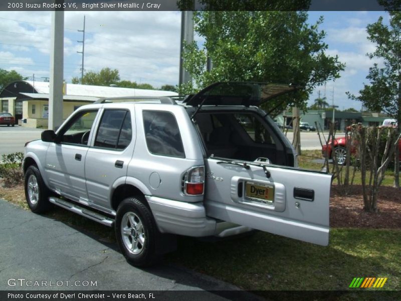 Bright Silver Metallic / Gray 2003 Isuzu Rodeo S V6