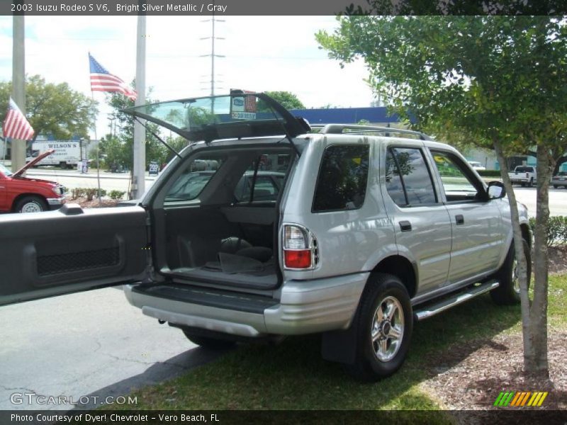 Bright Silver Metallic / Gray 2003 Isuzu Rodeo S V6