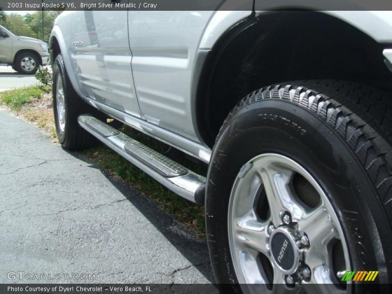 Bright Silver Metallic / Gray 2003 Isuzu Rodeo S V6