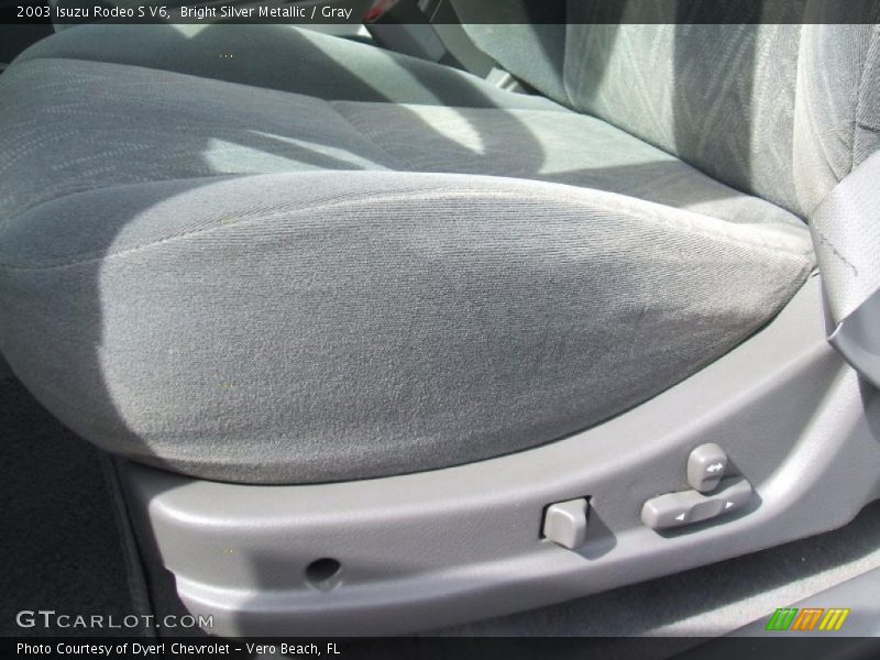 Bright Silver Metallic / Gray 2003 Isuzu Rodeo S V6