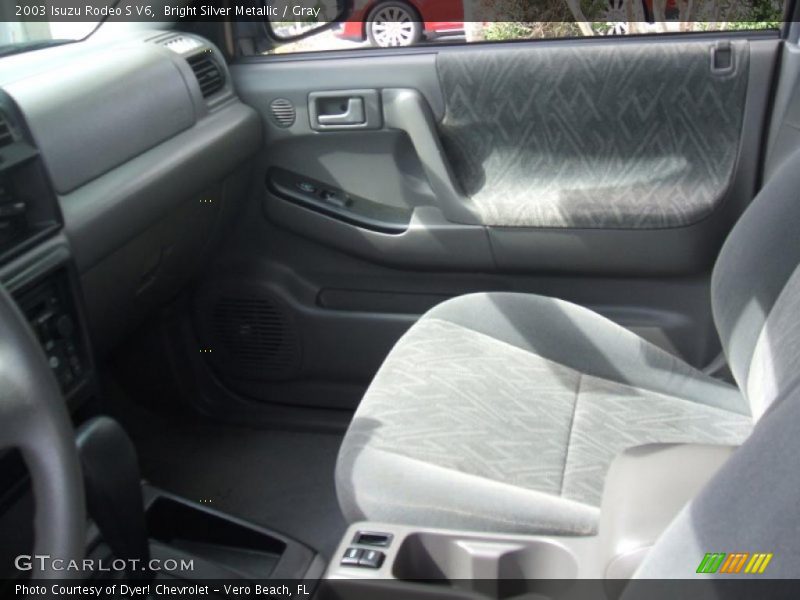 Bright Silver Metallic / Gray 2003 Isuzu Rodeo S V6