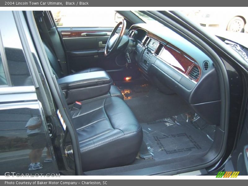 Black / Black 2004 Lincoln Town Car Ultimate