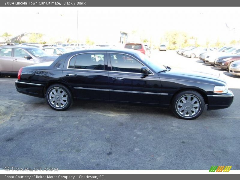 Black / Black 2004 Lincoln Town Car Ultimate