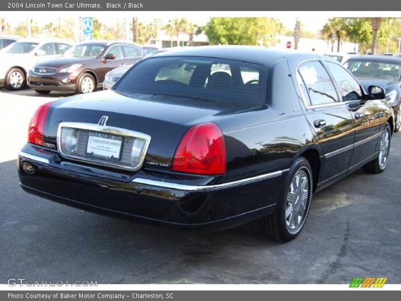 Black / Black 2004 Lincoln Town Car Ultimate