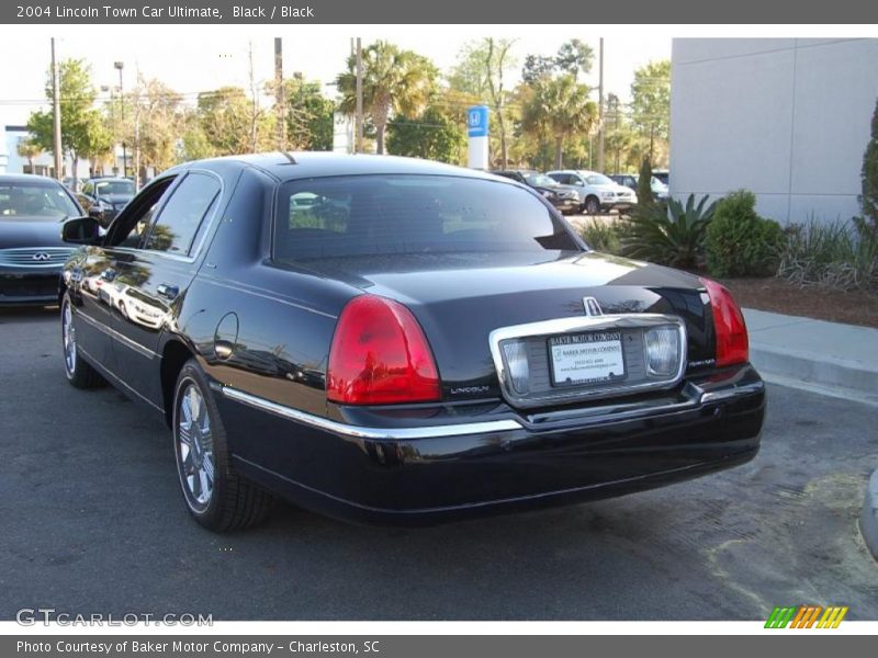 Black / Black 2004 Lincoln Town Car Ultimate