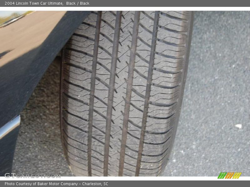 Black / Black 2004 Lincoln Town Car Ultimate