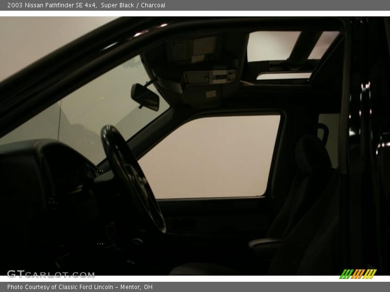Super Black / Charcoal 2003 Nissan Pathfinder SE 4x4