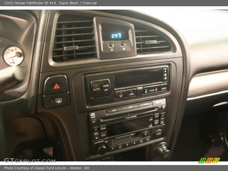 Super Black / Charcoal 2003 Nissan Pathfinder SE 4x4