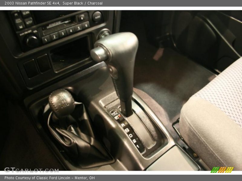 Super Black / Charcoal 2003 Nissan Pathfinder SE 4x4