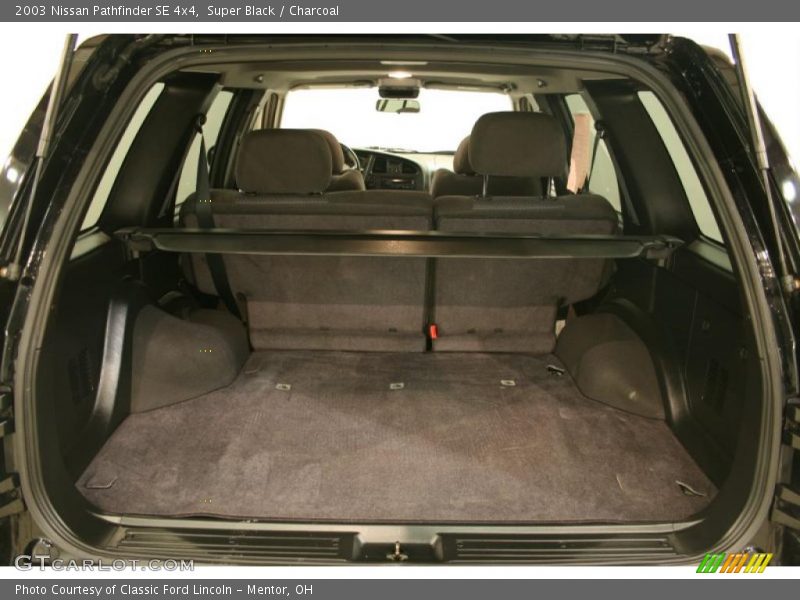 Super Black / Charcoal 2003 Nissan Pathfinder SE 4x4