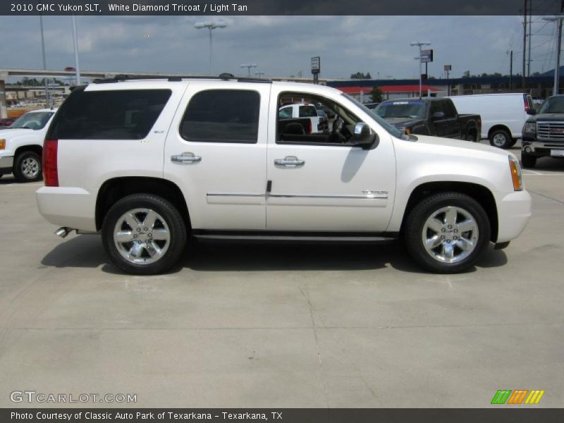 White Diamond Tricoat / Light Tan 2010 GMC Yukon SLT
