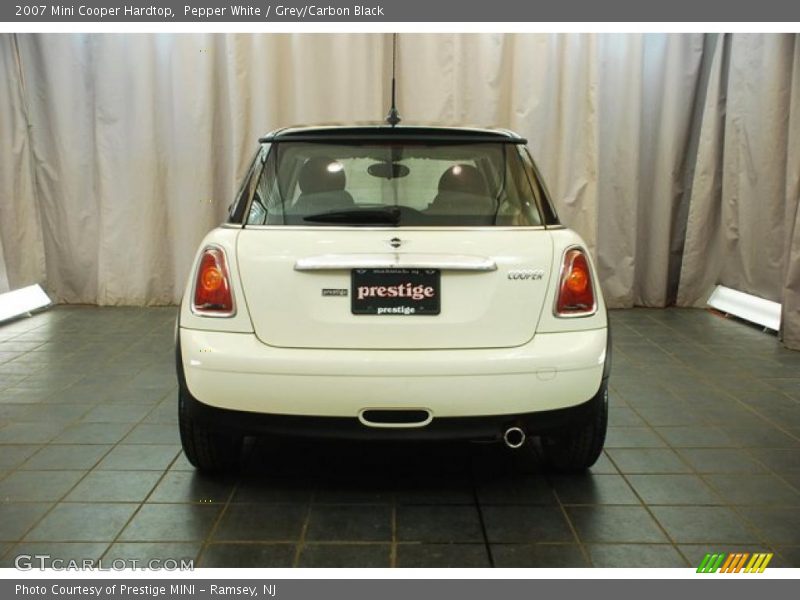Pepper White / Grey/Carbon Black 2007 Mini Cooper Hardtop