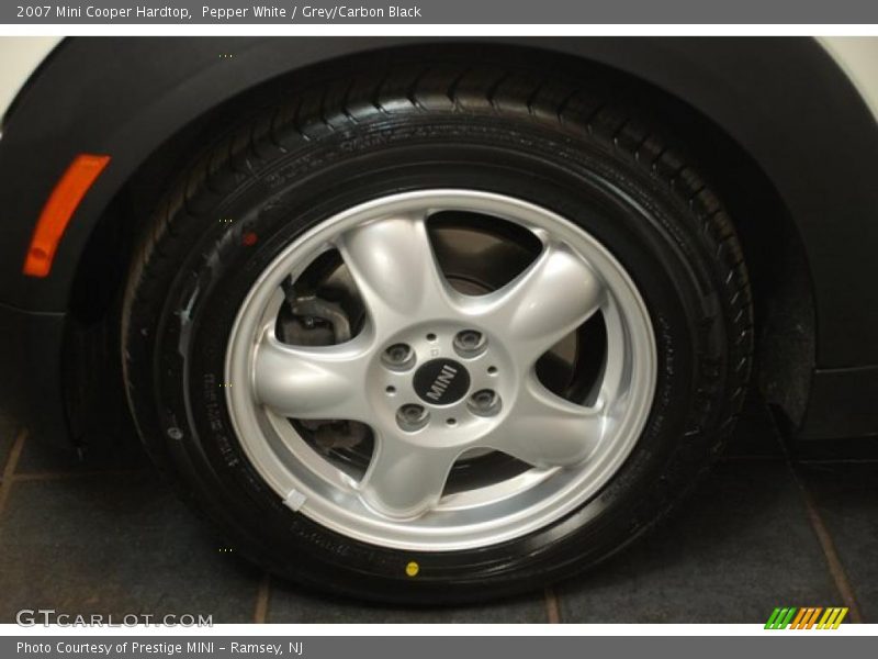 Pepper White / Grey/Carbon Black 2007 Mini Cooper Hardtop