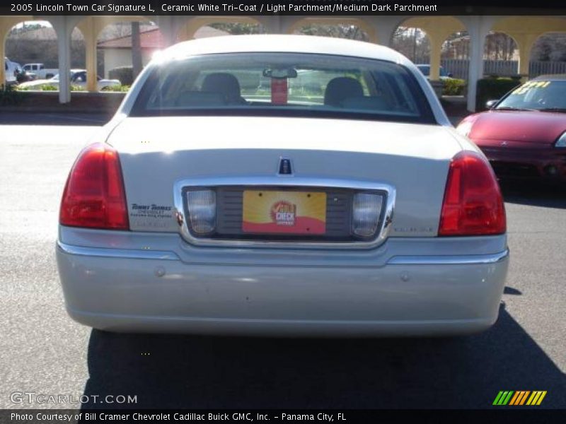 Ceramic White Tri-Coat / Light Parchment/Medium Dark Parchment 2005 Lincoln Town Car Signature L