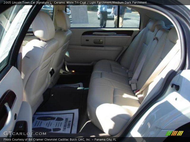 Ceramic White Tri-Coat / Light Parchment/Medium Dark Parchment 2005 Lincoln Town Car Signature L
