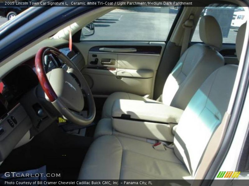 Ceramic White Tri-Coat / Light Parchment/Medium Dark Parchment 2005 Lincoln Town Car Signature L