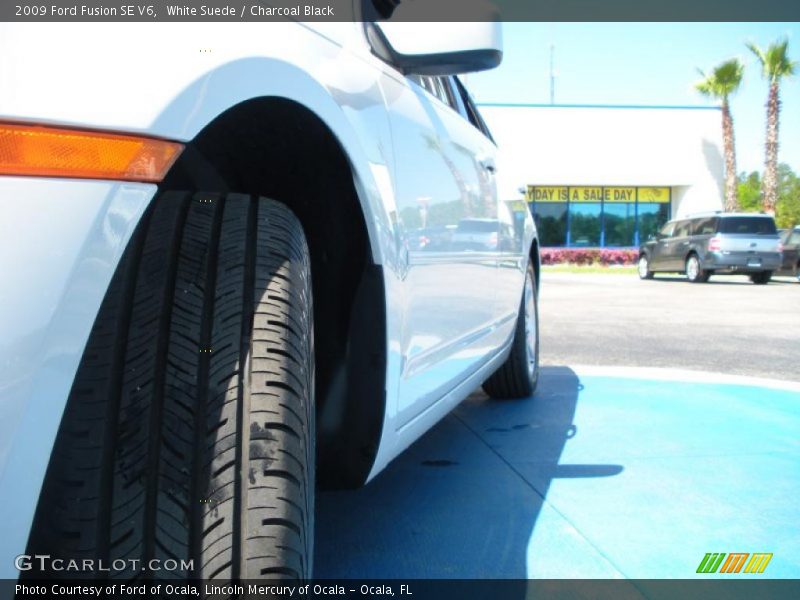 White Suede / Charcoal Black 2009 Ford Fusion SE V6