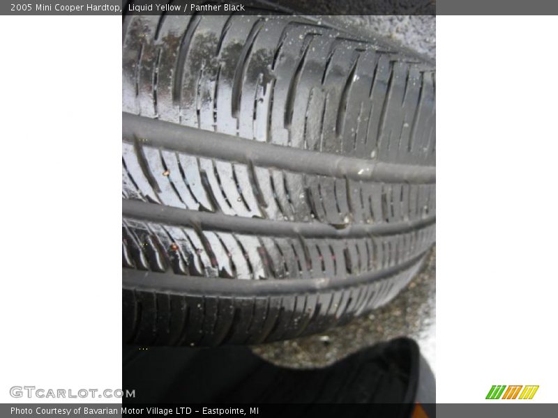 Liquid Yellow / Panther Black 2005 Mini Cooper Hardtop