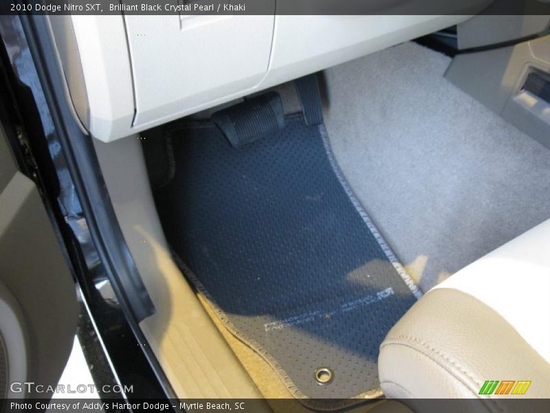 Brilliant Black Crystal Pearl / Khaki 2010 Dodge Nitro SXT
