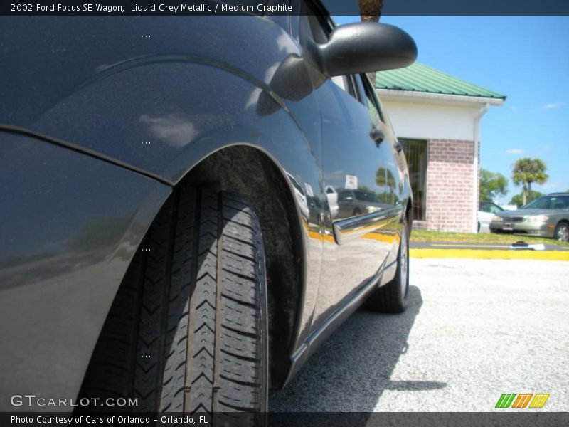 Liquid Grey Metallic / Medium Graphite 2002 Ford Focus SE Wagon