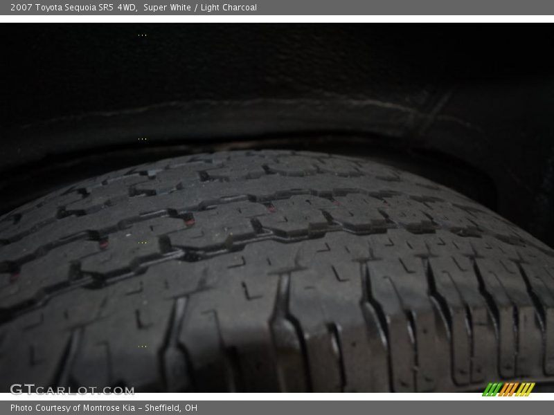 Super White / Light Charcoal 2007 Toyota Sequoia SR5 4WD