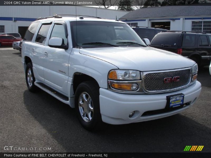 Summit White / Sandstone 2004 GMC Yukon Denali AWD