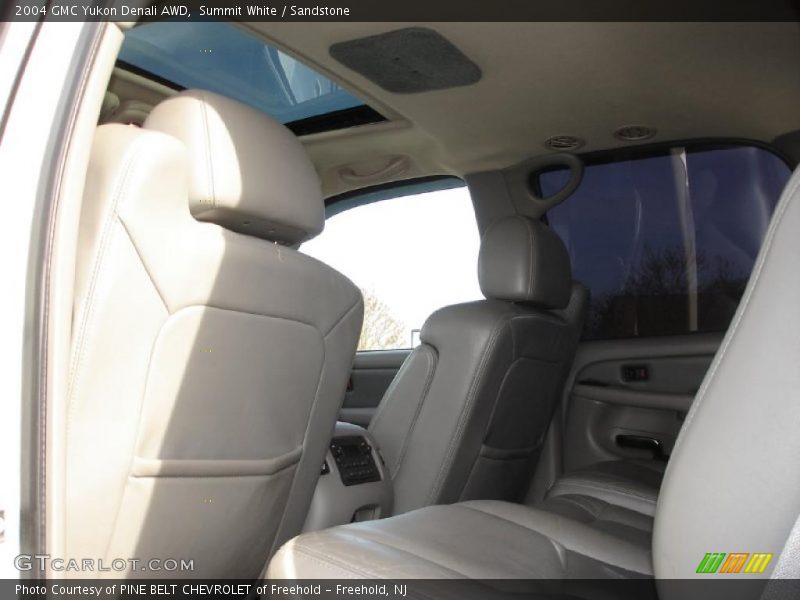 Summit White / Sandstone 2004 GMC Yukon Denali AWD