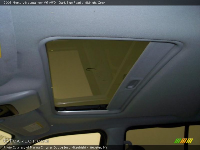 Dark Blue Pearl / Midnight Grey 2005 Mercury Mountaineer V6 AWD