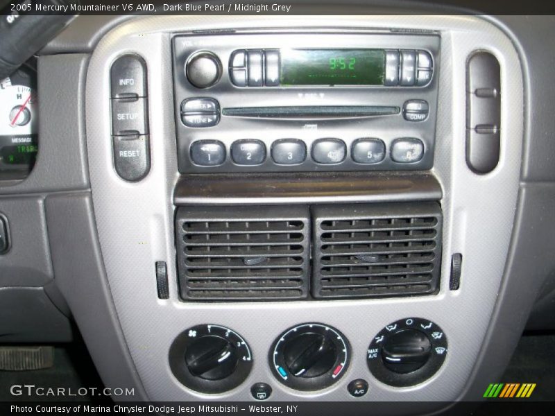 Dark Blue Pearl / Midnight Grey 2005 Mercury Mountaineer V6 AWD