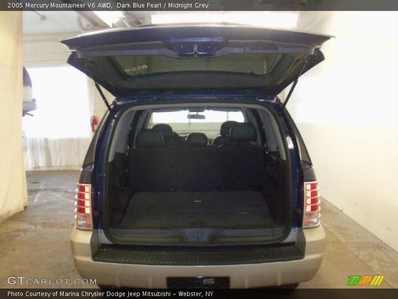 Dark Blue Pearl / Midnight Grey 2005 Mercury Mountaineer V6 AWD