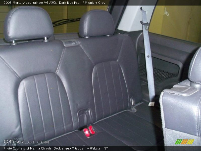 Dark Blue Pearl / Midnight Grey 2005 Mercury Mountaineer V6 AWD