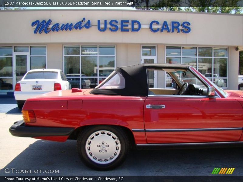 Signal Red / Parchment 1987 Mercedes-Benz SL Class 560 SL Roadster