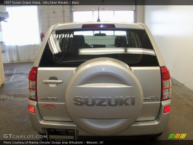 Silky Silver Metallic / Black 2007 Suzuki Grand Vitara