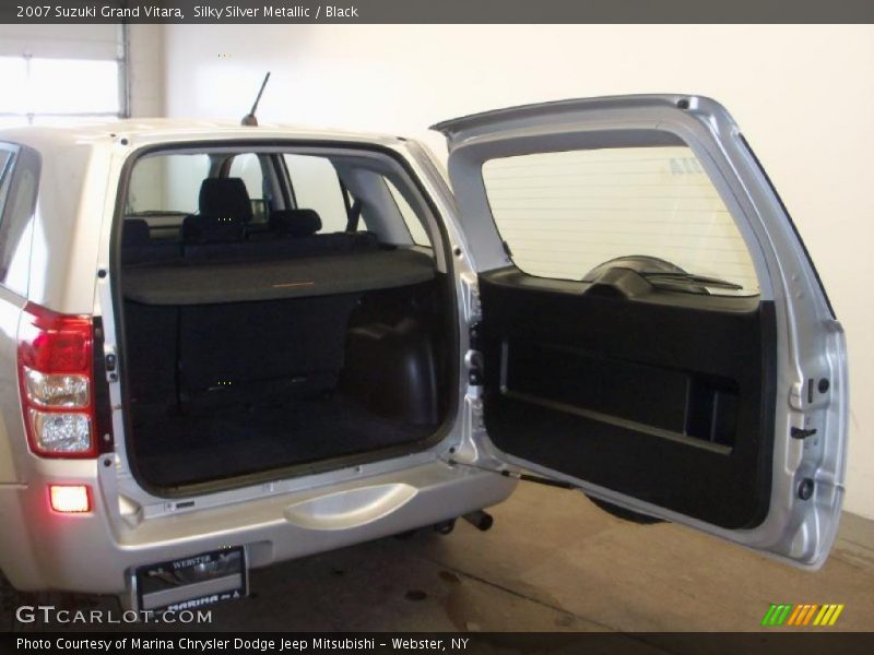 Silky Silver Metallic / Black 2007 Suzuki Grand Vitara