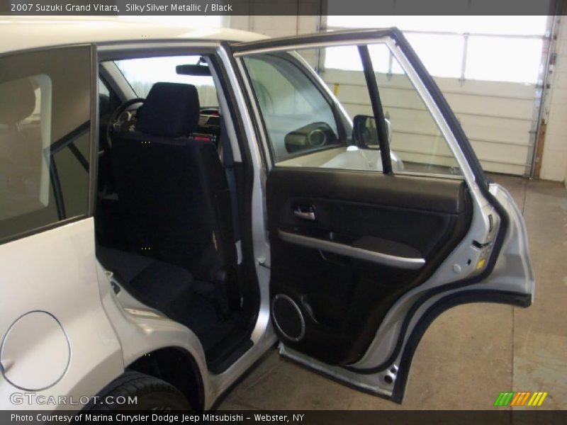 Silky Silver Metallic / Black 2007 Suzuki Grand Vitara