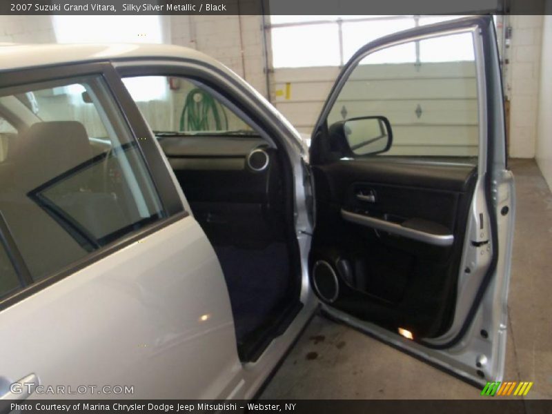 Silky Silver Metallic / Black 2007 Suzuki Grand Vitara