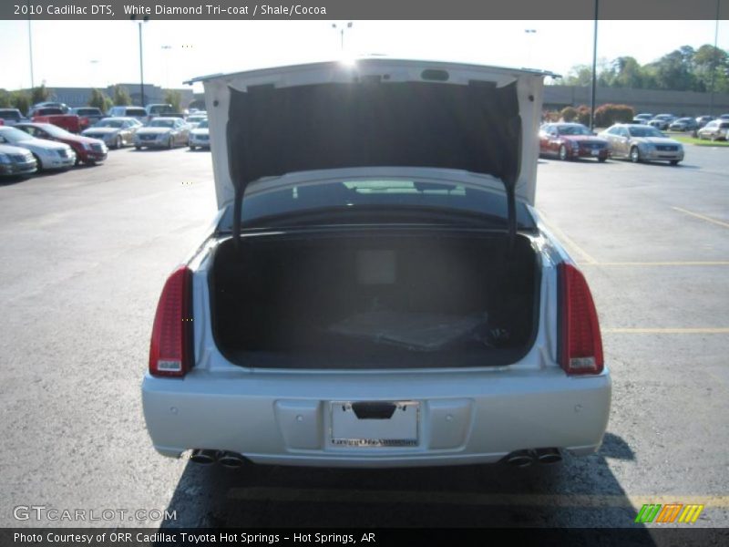 White Diamond Tri-coat / Shale/Cocoa 2010 Cadillac DTS