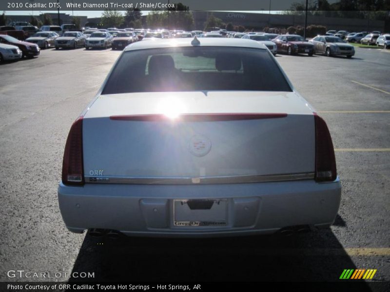 White Diamond Tri-coat / Shale/Cocoa 2010 Cadillac DTS