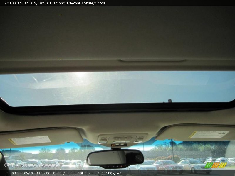 White Diamond Tri-coat / Shale/Cocoa 2010 Cadillac DTS
