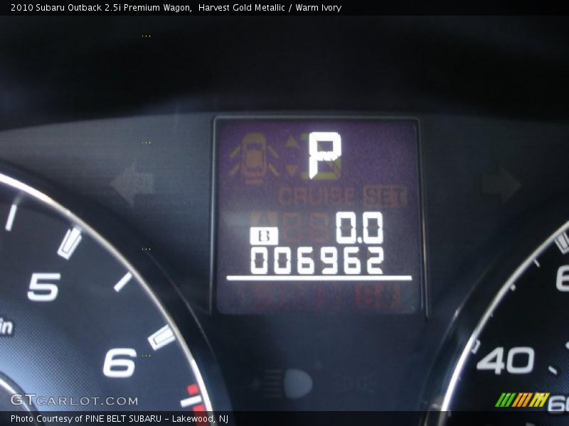 Harvest Gold Metallic / Warm Ivory 2010 Subaru Outback 2.5i Premium Wagon