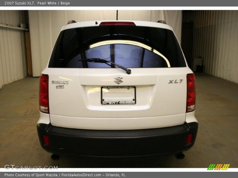 Pearl White / Beige 2007 Suzuki XL7